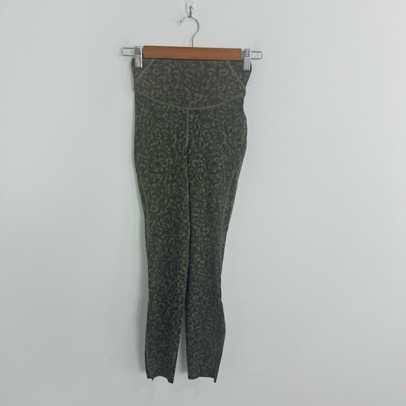 Lululemon Base Pace High-Rise Tight 25" in Intertwined Camo Medium Olive Multi 2 - Picture 2 of 15